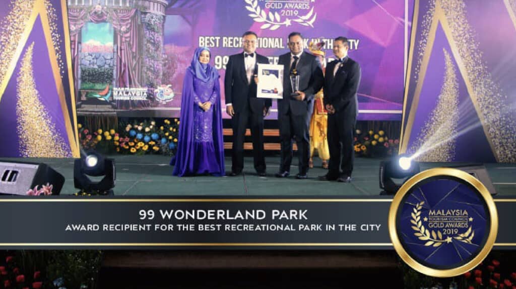 99 Wonderland Park Malaysia Trophy Ceremony